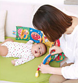 0～2ヶ月の赤ちゃん 赤ちゃんとの遊び方 画像01