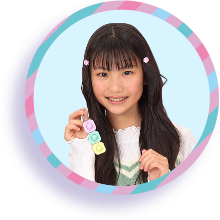 ストラップを持つ女の子