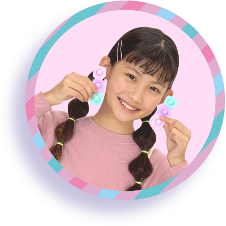 プッシュポップパーツを持つ女の子